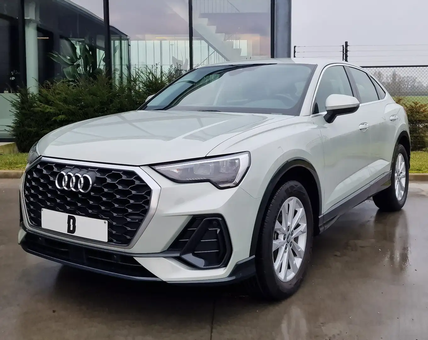 Audi Q3 Sportback/CARPLAY/Heated Seats/NAVI/Parkeersensor Grau - 1