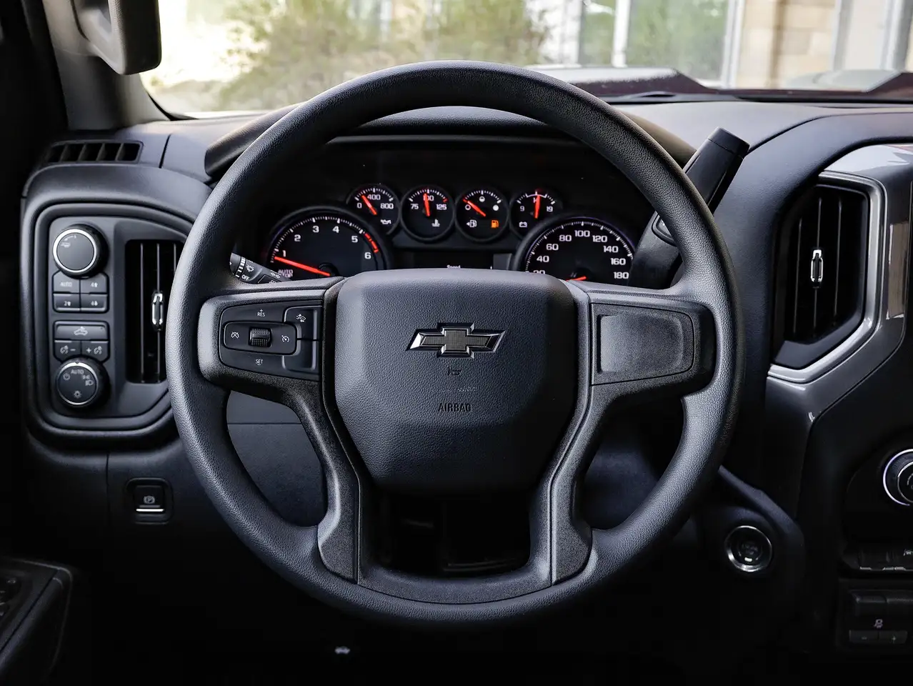 Chevrolet Silverado 1500 снимка Chevrolet Silverado 1500