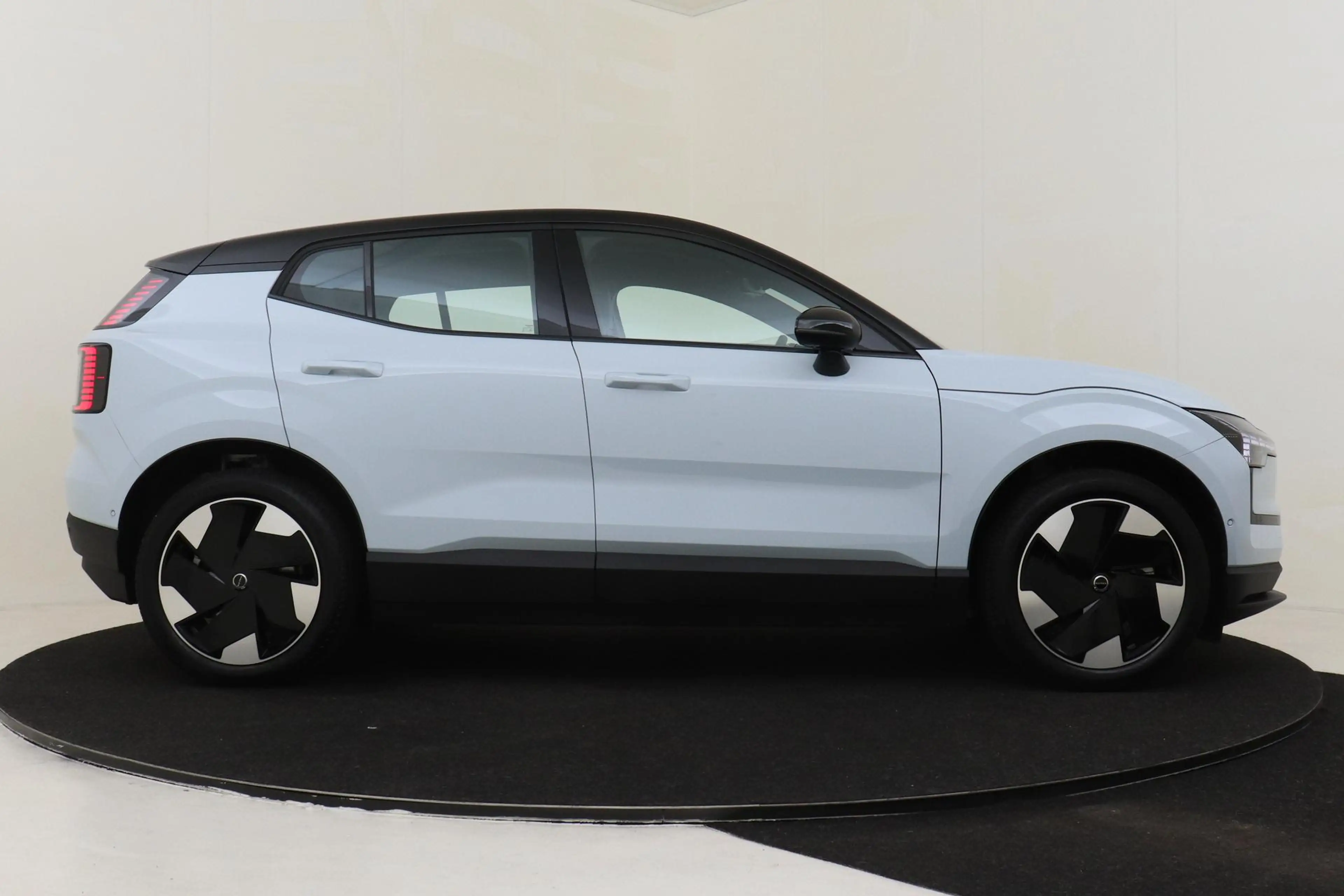 Volvo EX30 SINGLE MOTOR EXTENDED RANGE ULTRA 69 kWh -PANO.DAK — photo 13