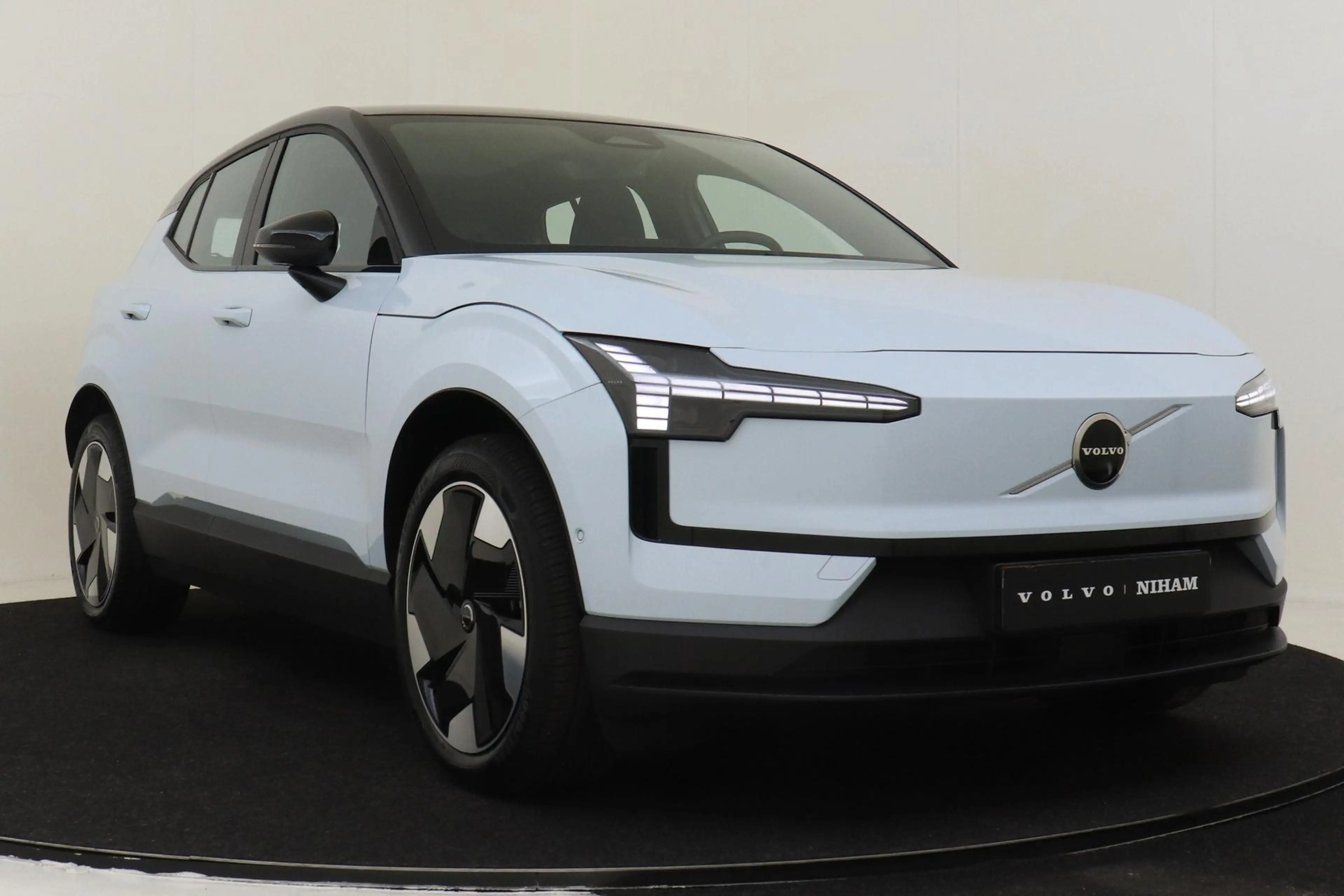 Volvo EX30 SINGLE MOTOR EXTENDED RANGE ULTRA 69 kWh -PANO.DAK — photo 11