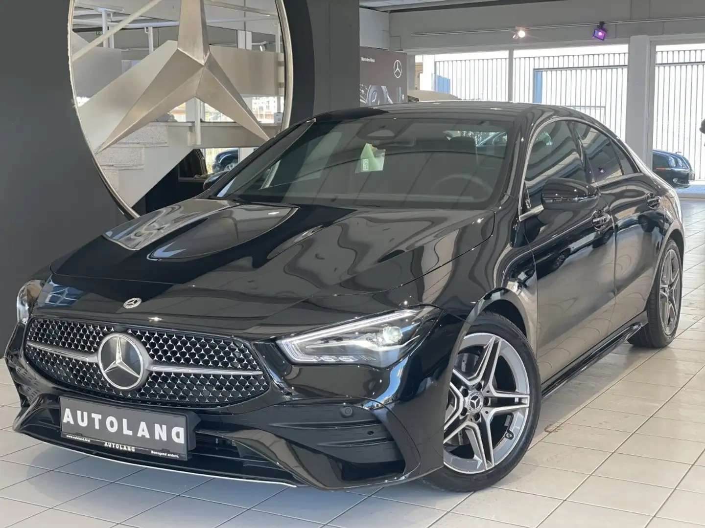 Mercedes-Benz CLA 200 AMG LINE Automatik Schwarz - 1