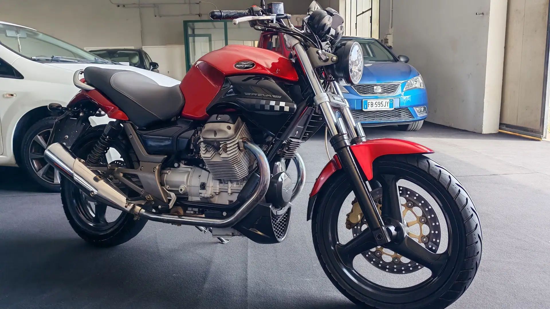 Moto Guzzi Breva 750 Rouge - 2
