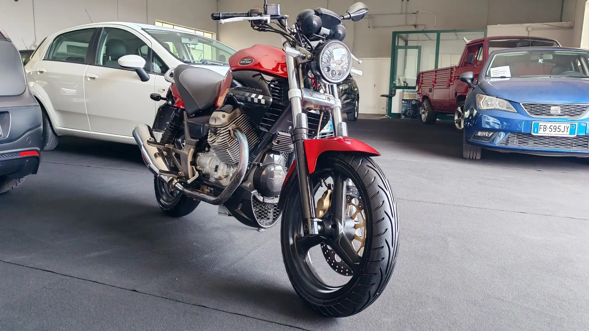 Moto Guzzi Breva 750 Rouge - 1