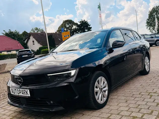 Opel Astra view 3