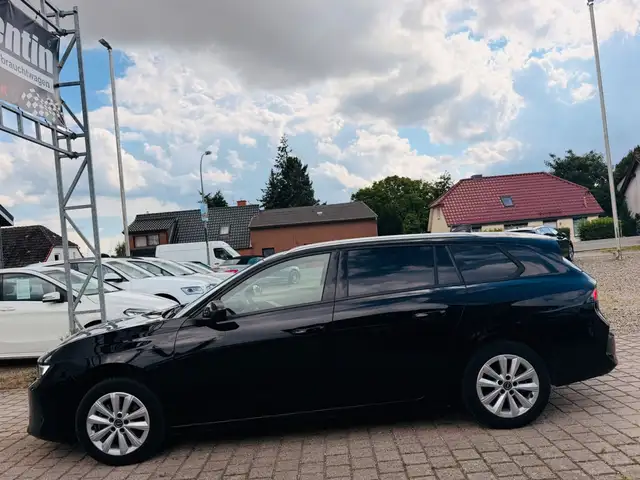 Opel Astra view 4