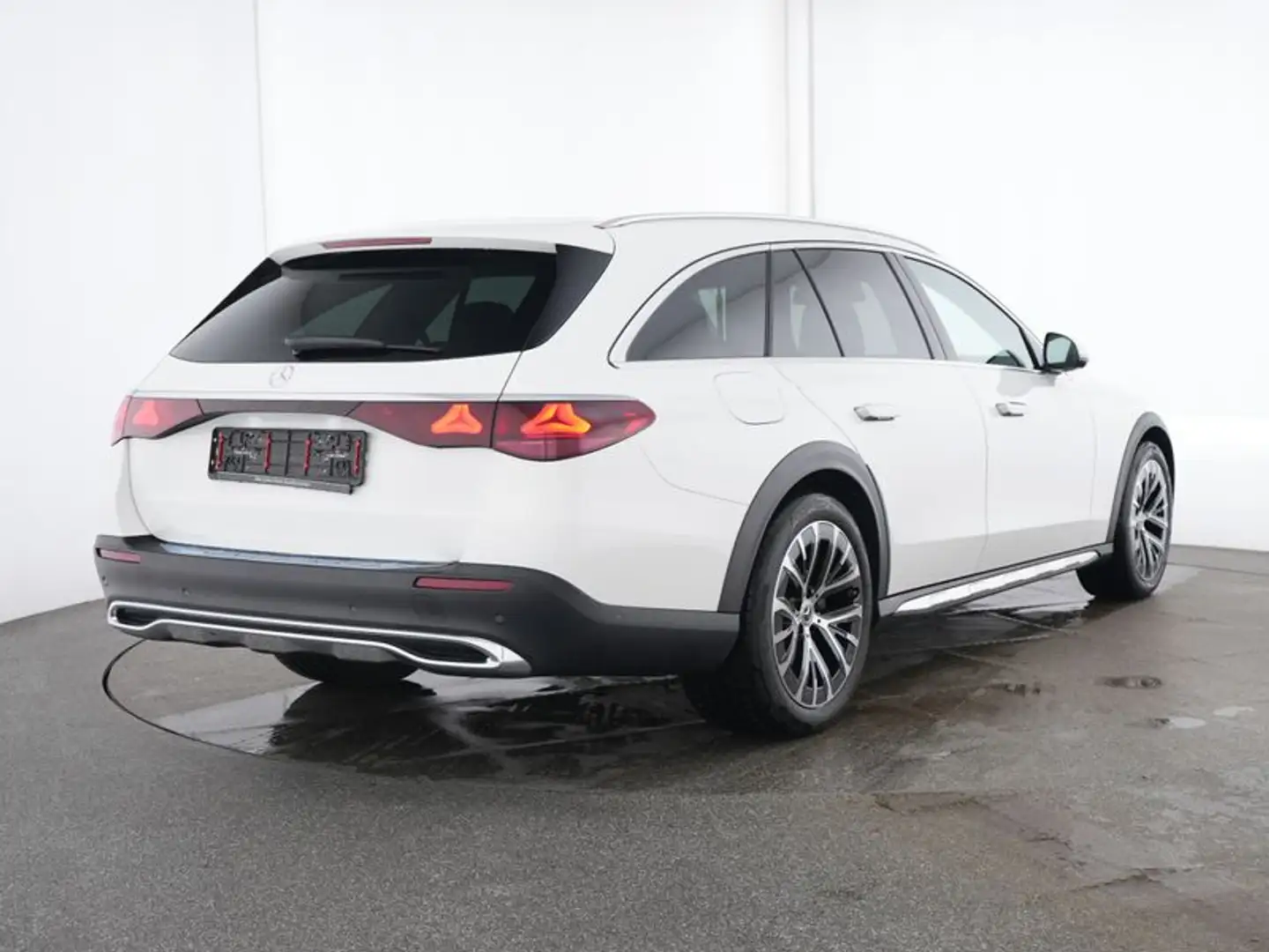 Mercedes-Benz E 220 d 4M T All-Terrain Pano*AHK*AIR*DigL*DISTR Weiß - 2