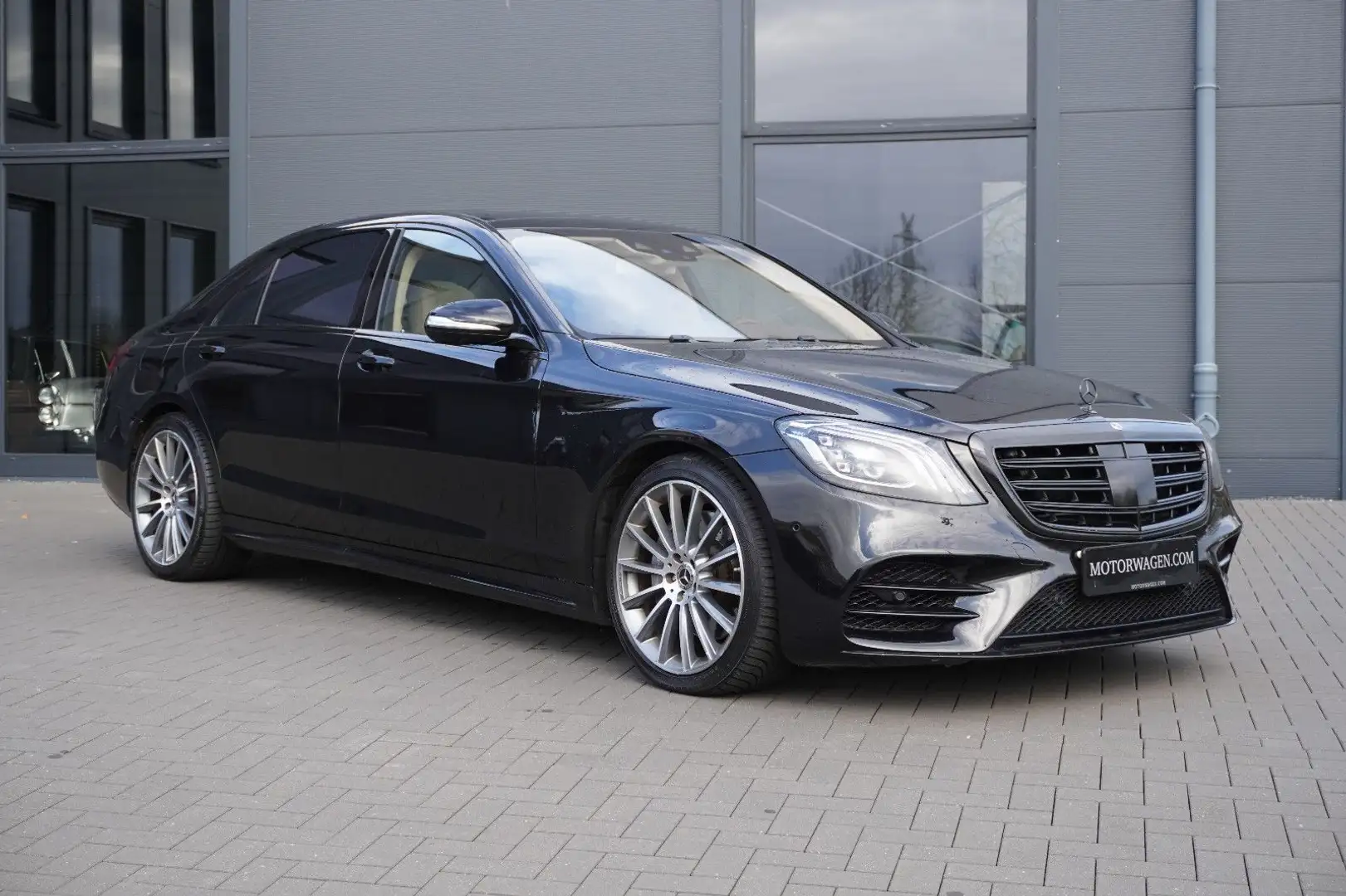Mercedes-Benz S 560 4Matic L Schwarz - 2