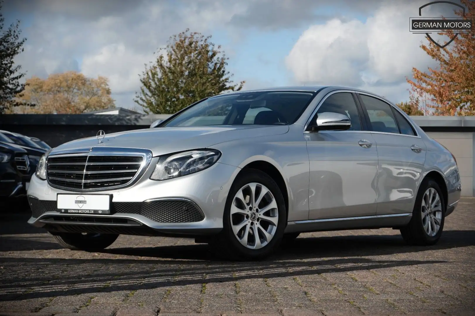 Mercedes-Benz E 220 d Lim. 9G Exclusive *LED|AHK|WIDESCREEN* Silber - 1