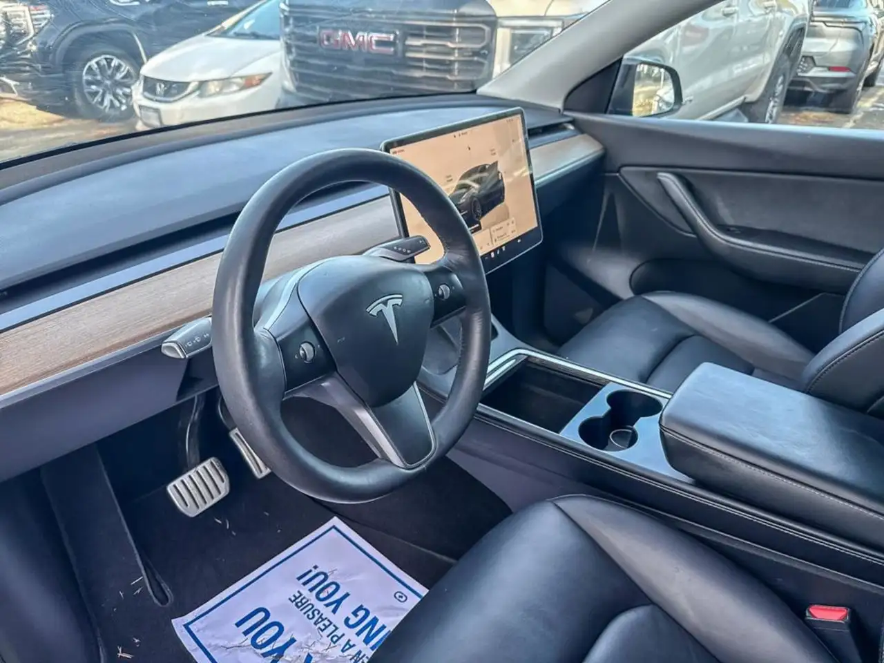 Tesla Model Y снимка Tesla Model Y