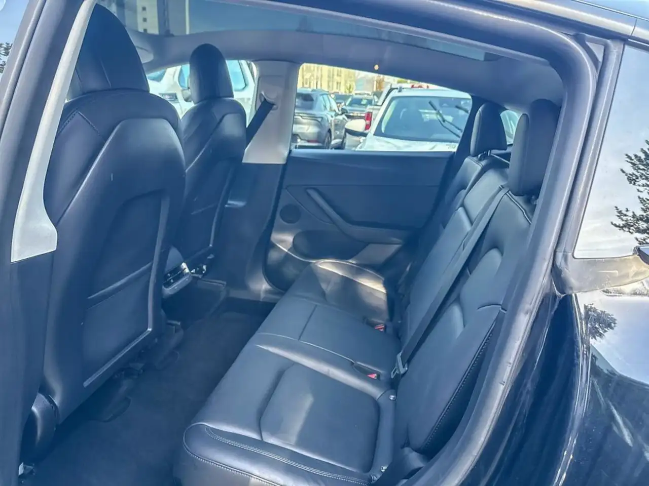 Tesla Model Y снимка Tesla Model Y