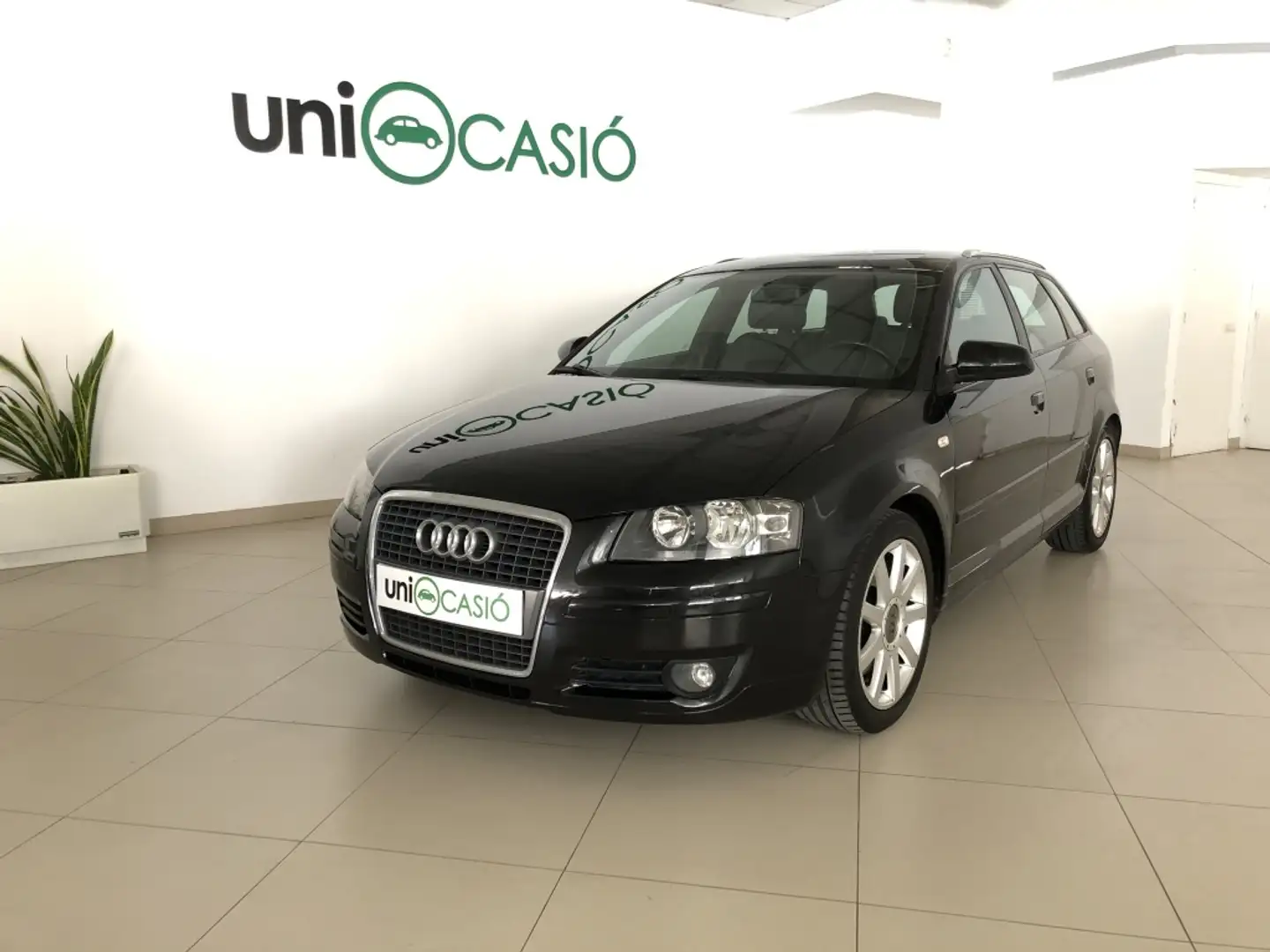 Audi A3 Sportback 2.0TDI Ambiente S-T DPF Negro - 1