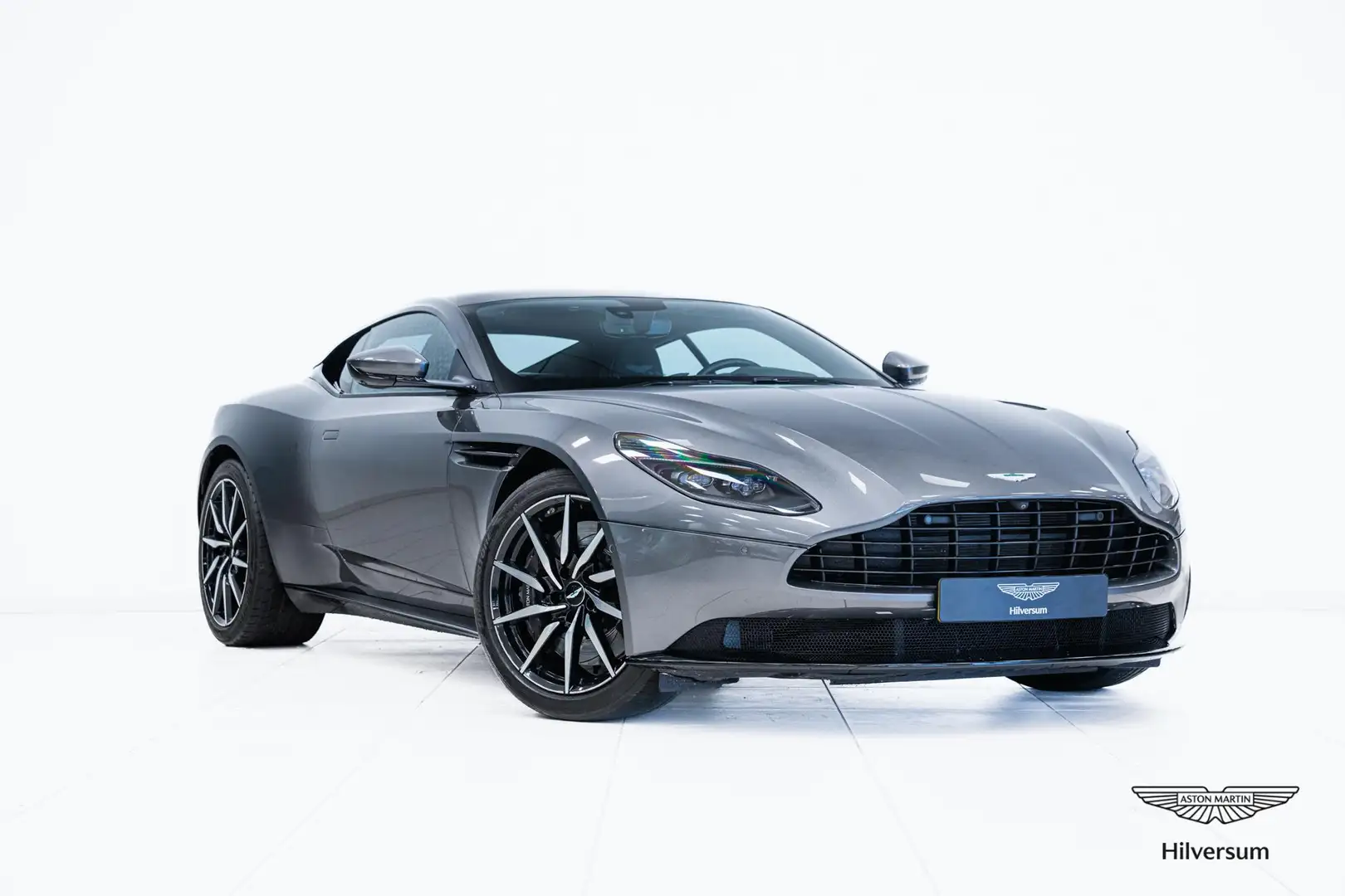 Aston Martin DB11 V8 Coupe 2018 Grijs - 1