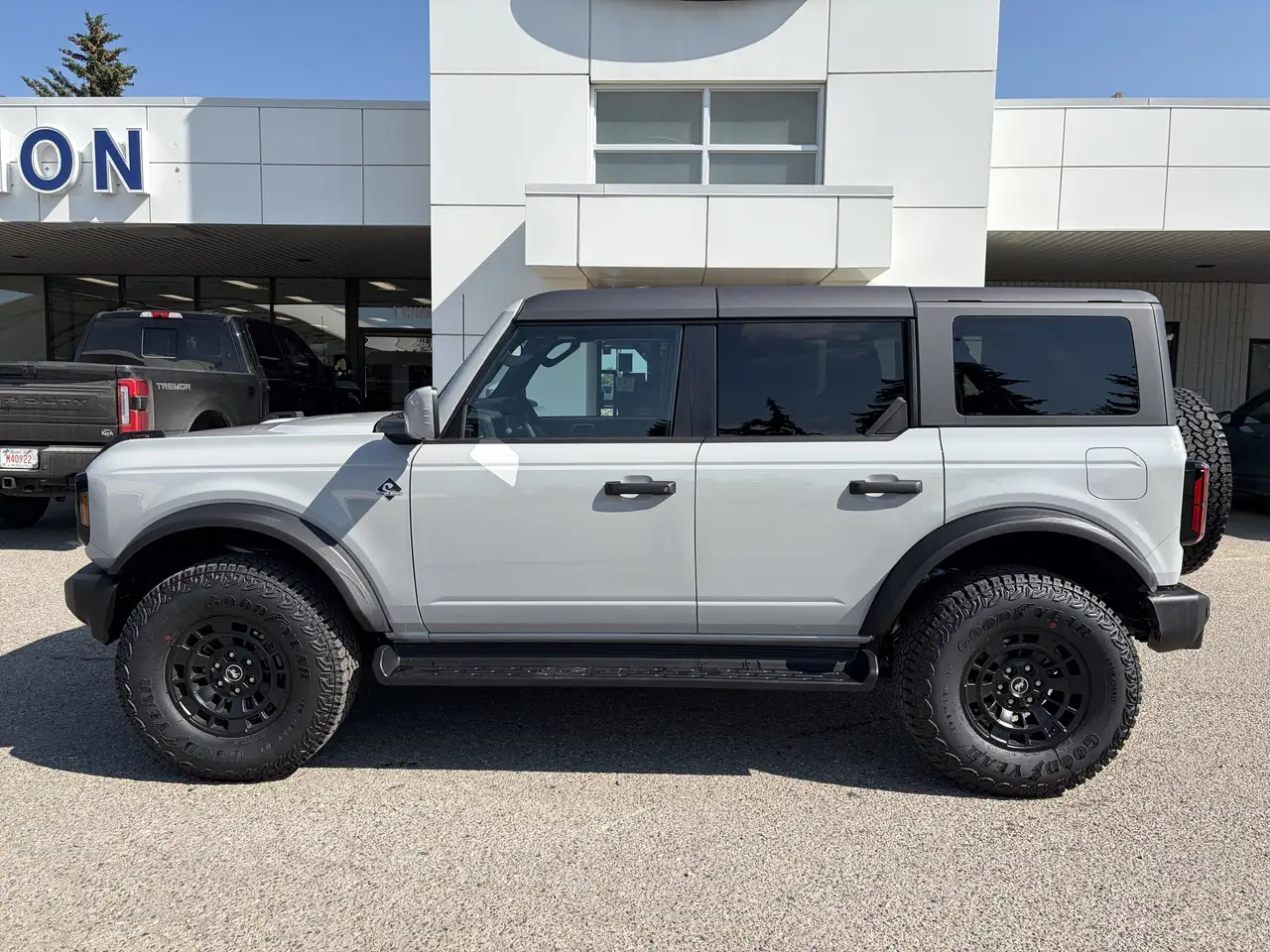 Ford Bronco photo Ford Bronco
