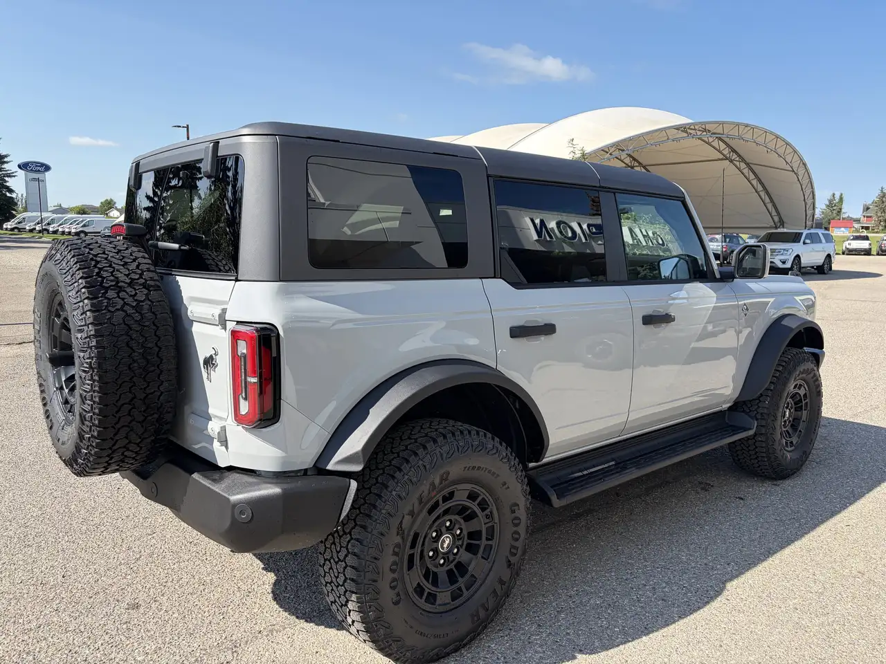 Ford Bronco photo Ford Bronco
