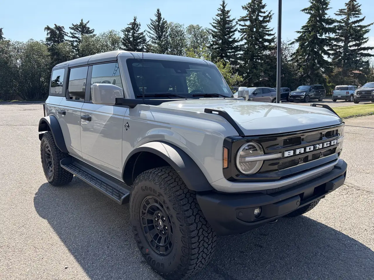 Ford Bronco photo Ford Bronco