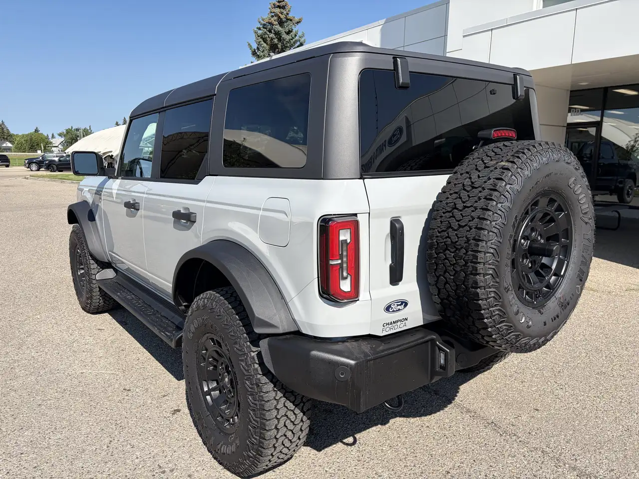 Ford Bronco photo Ford Bronco