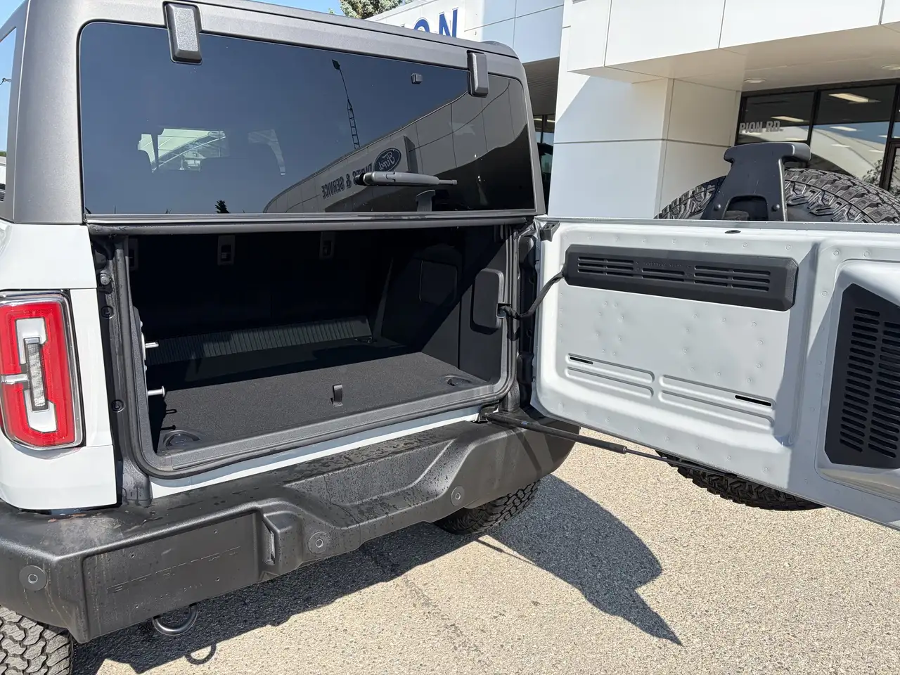 Ford Bronco photo Ford Bronco