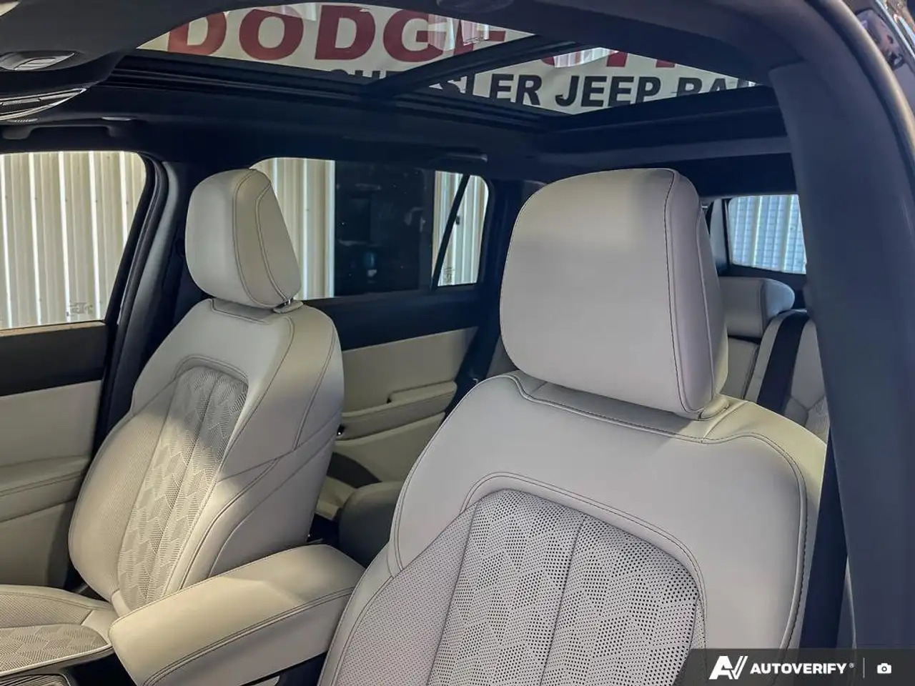 Jeep Cherokee снимка Jeep Cherokee