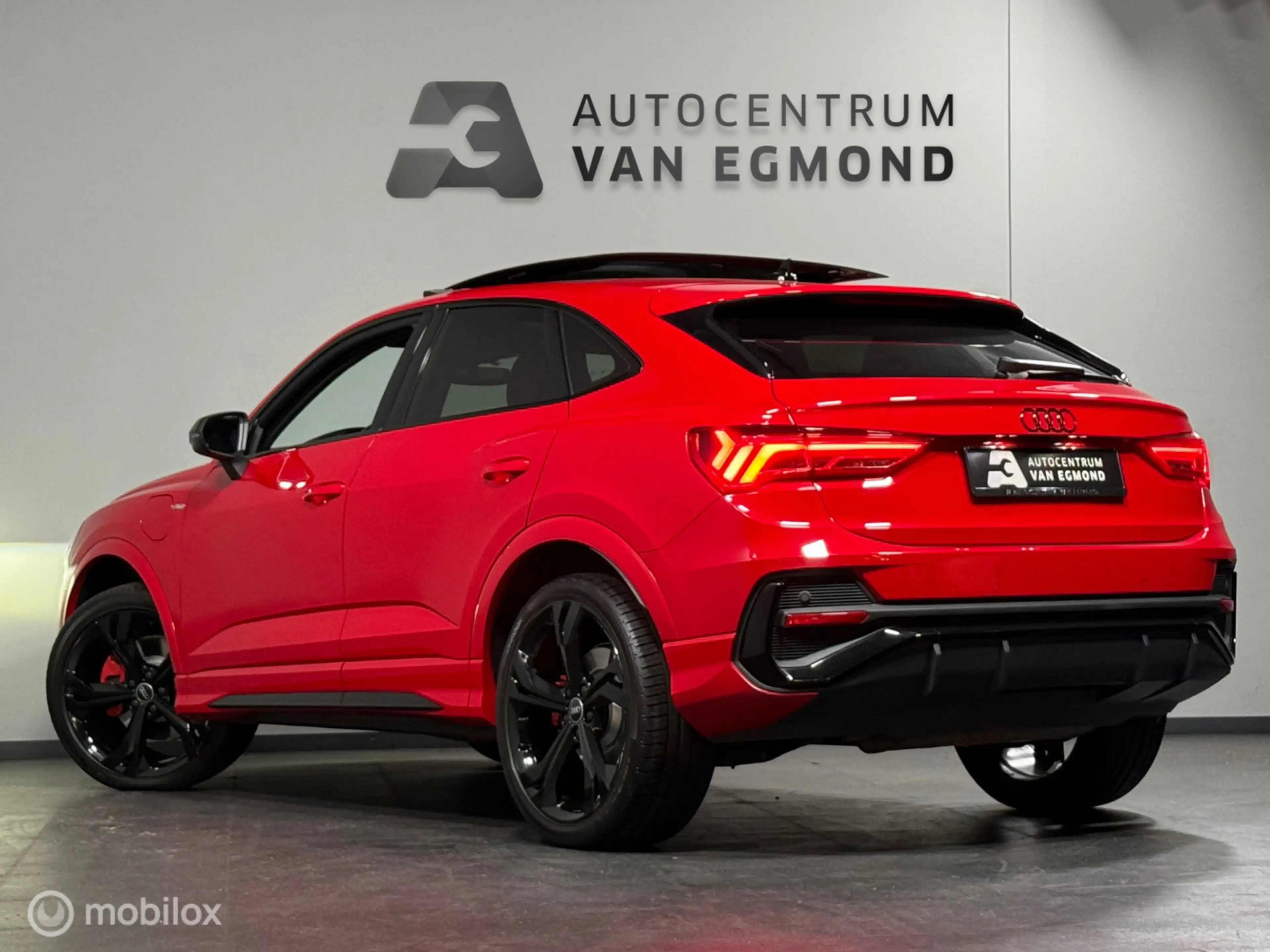 Audi Q3 Sportback 45 TFSIe S-LINE SOH 92.4% | PANO | LEDER — photo 2