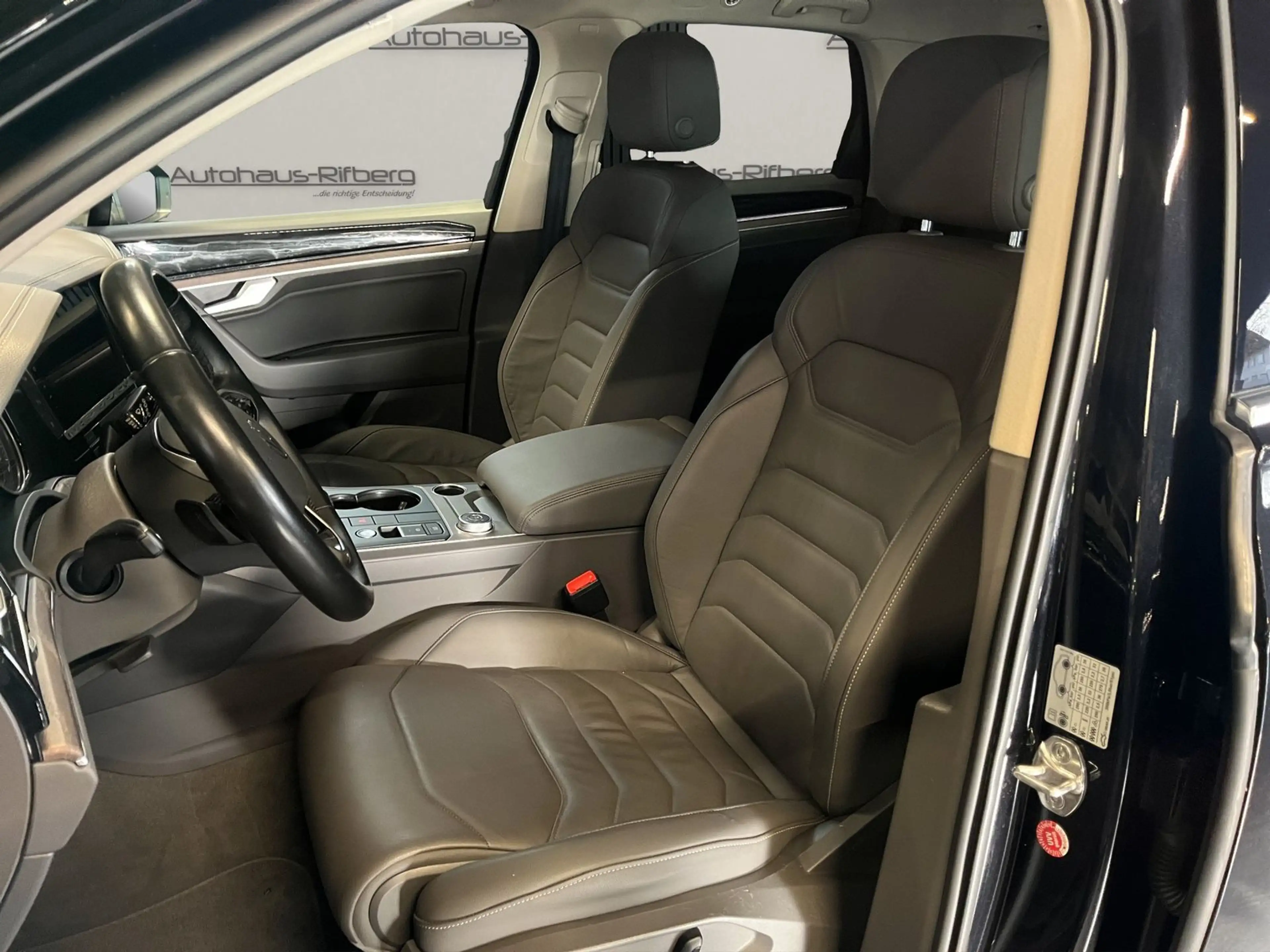 Volkswagen Touareg 3.0 TDI Atmosphere Standhe/AHK/ACC/LEDER — photo 9