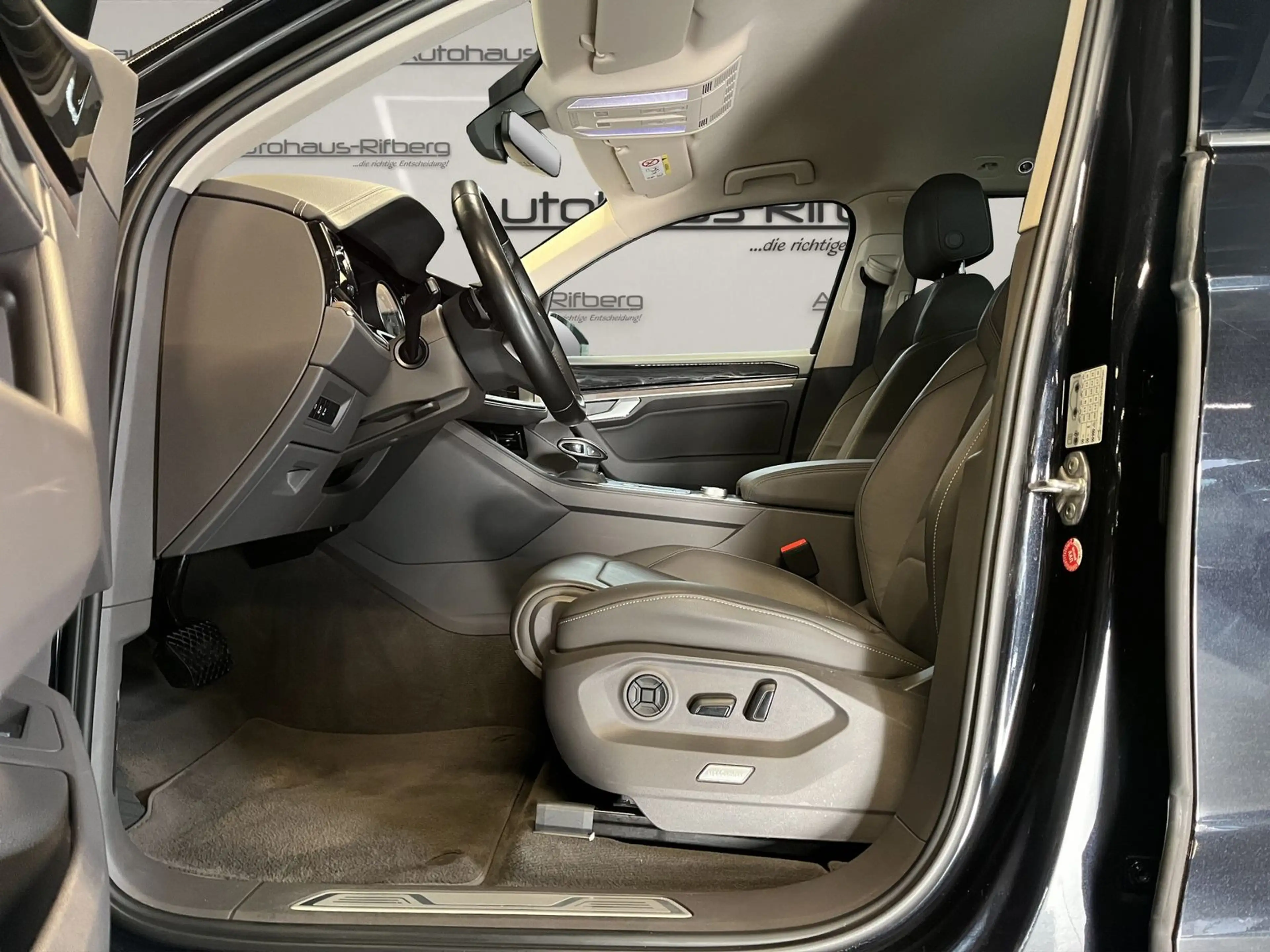 Volkswagen Touareg 3.0 TDI Atmosphere Standhe/AHK/ACC/LEDER — photo 8