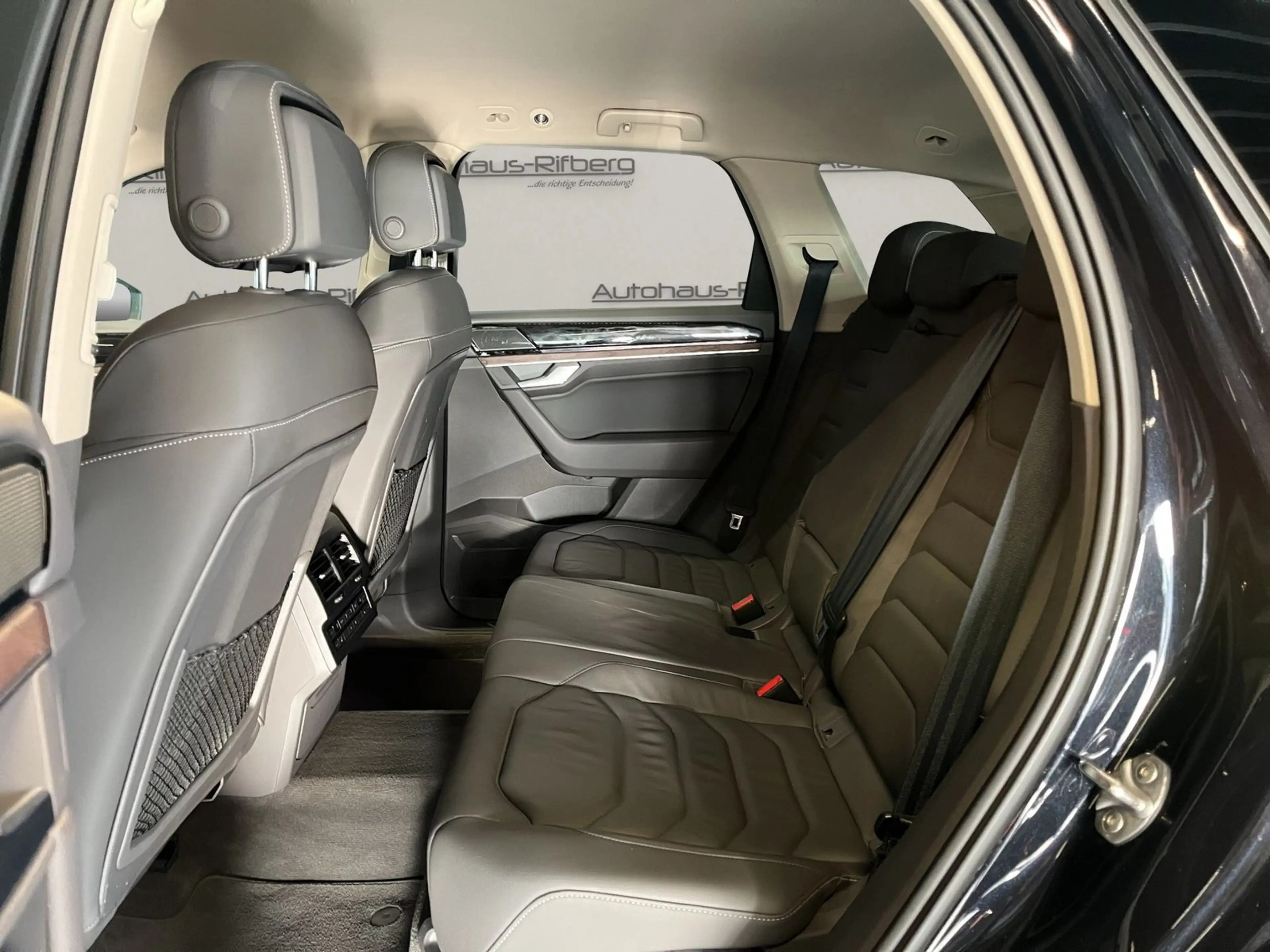 Volkswagen Touareg 3.0 TDI Atmosphere Standhe/AHK/ACC/LEDER — photo 10