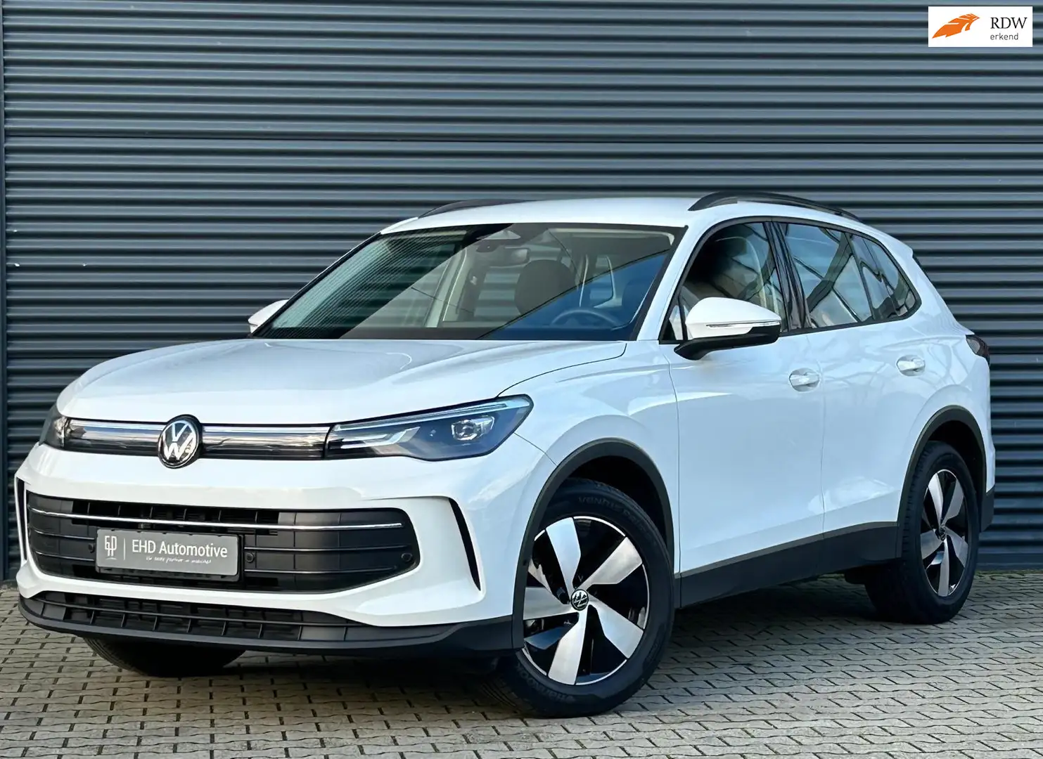Volkswagen Tiguan 1.5 TSI Life Business | NIEUW | Zwenkbare trekhaak Wit - 1