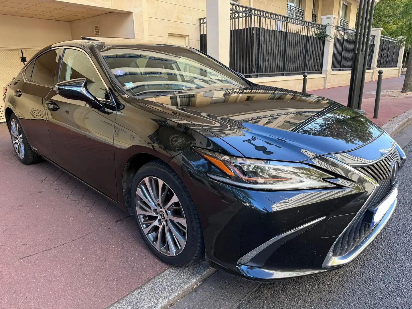 Lexus ES 300 16500ht 300H LUXE Noir - 2