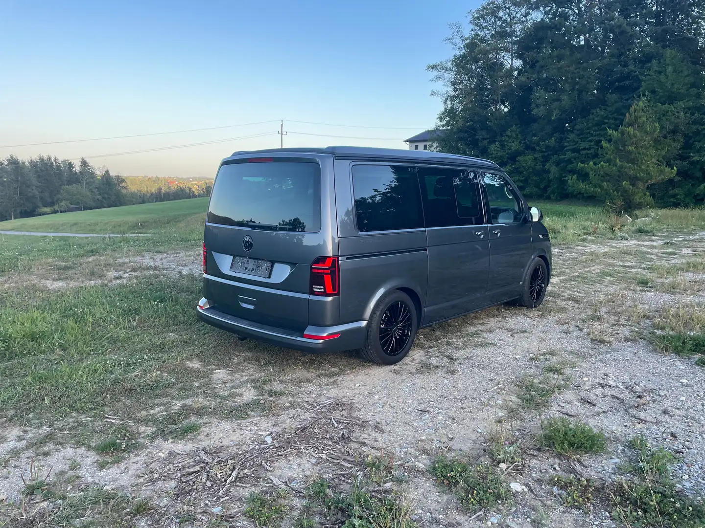 Volkswagen T6.1 California Beach Edition Camper Grau - 2