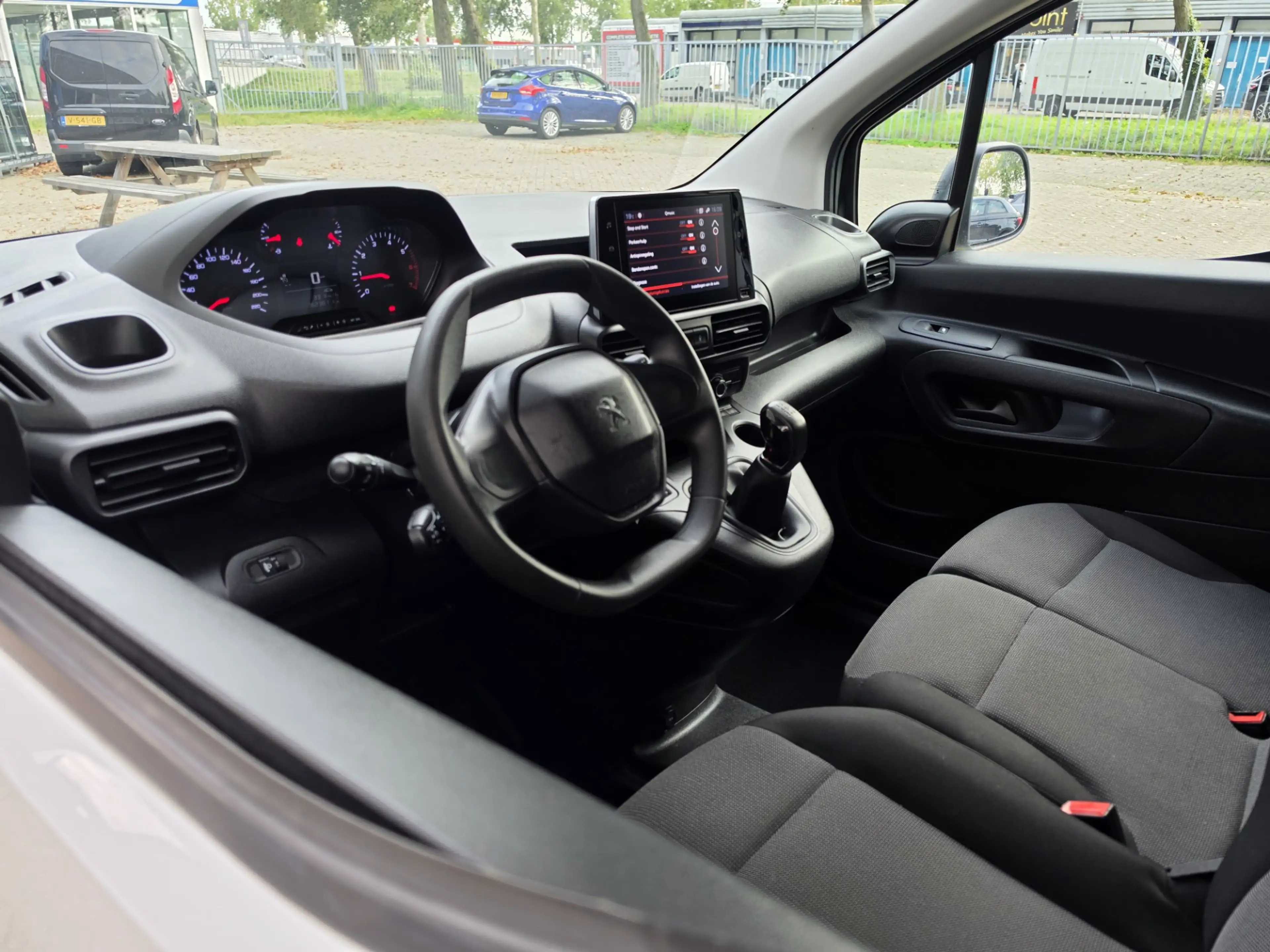Peugeot Partner 1.5 BlueHDI 3 Zit New Motor Bij Dealer Vervangen — photo 9
