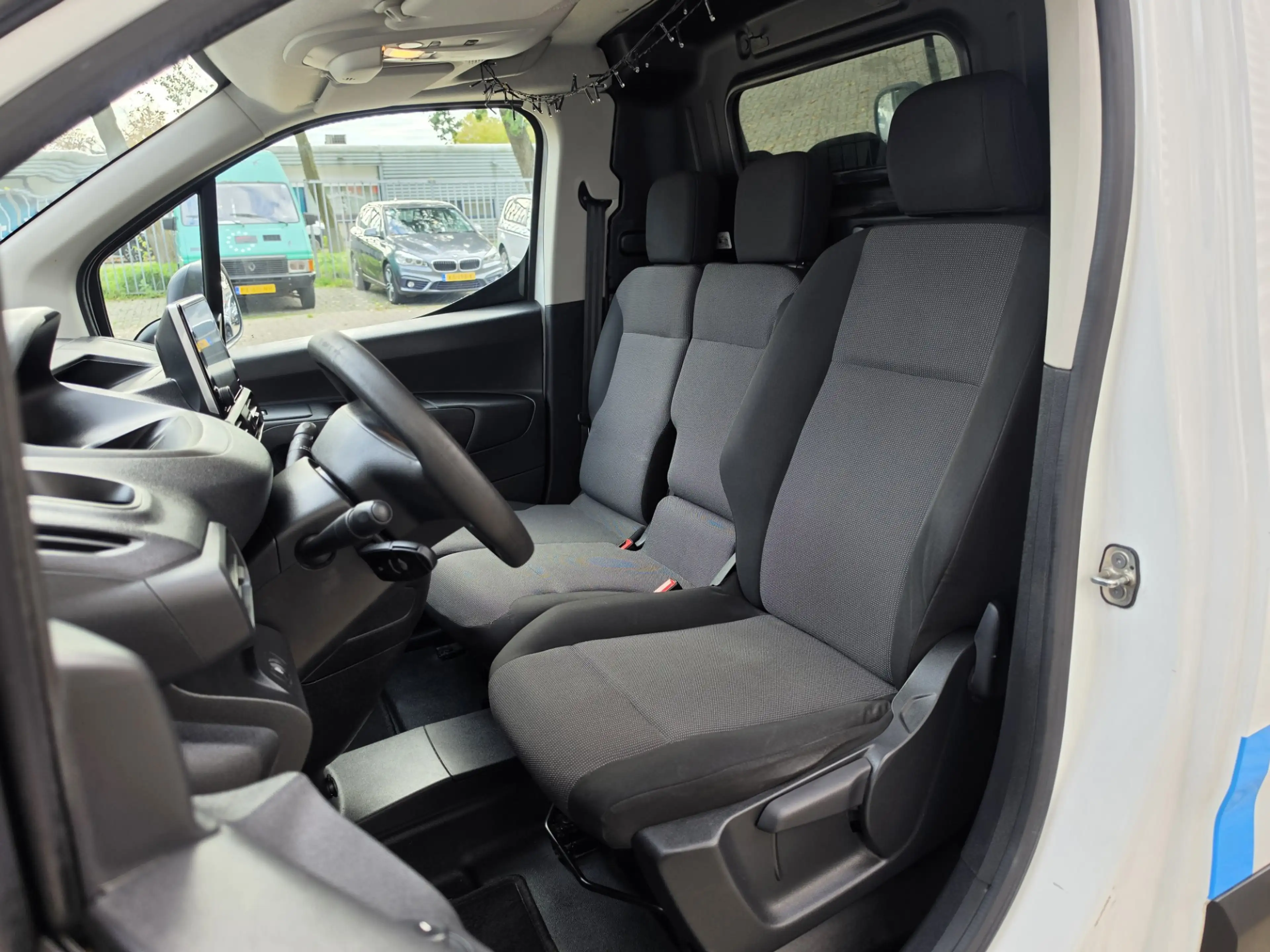 Peugeot Partner 1.5 BlueHDI 3 Zit New Motor Bij Dealer Vervangen — photo 10