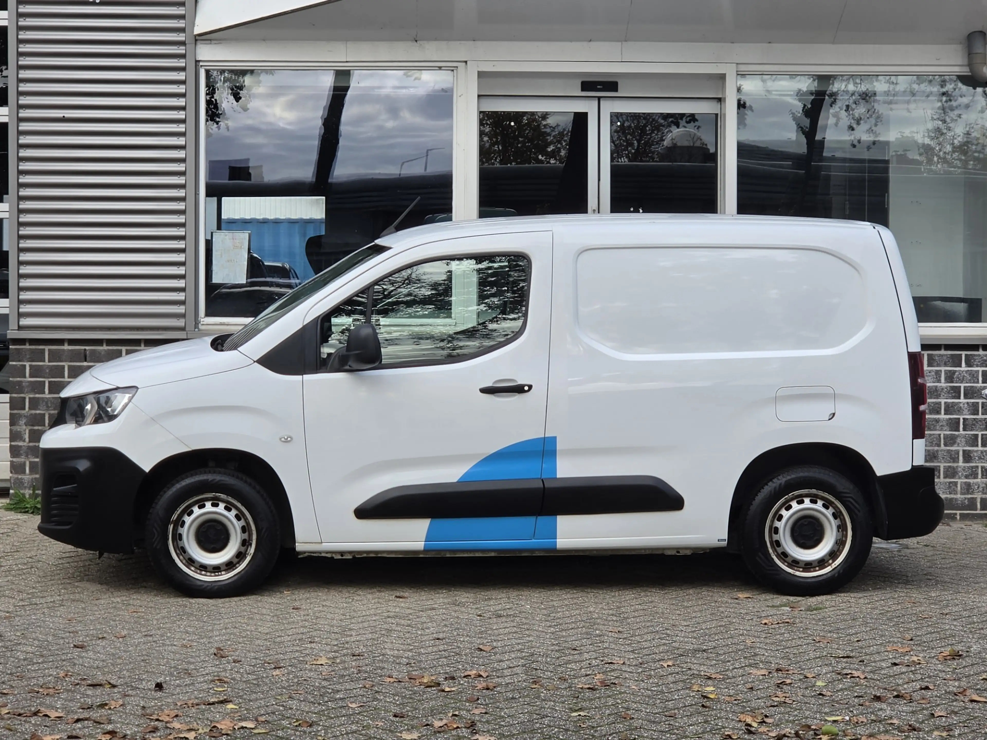 Peugeot Partner 1.5 BlueHDI 3 Zit New Motor Bij Dealer Vervangen — photo 3