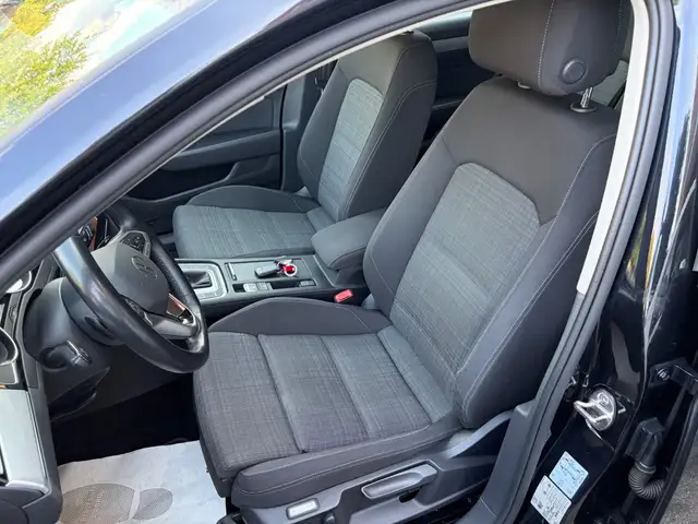 Volkswagen Passat view 8
