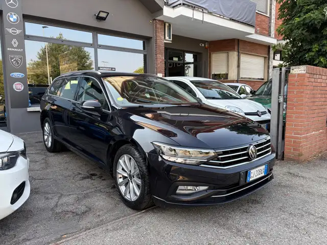 Volkswagen Passat view 3