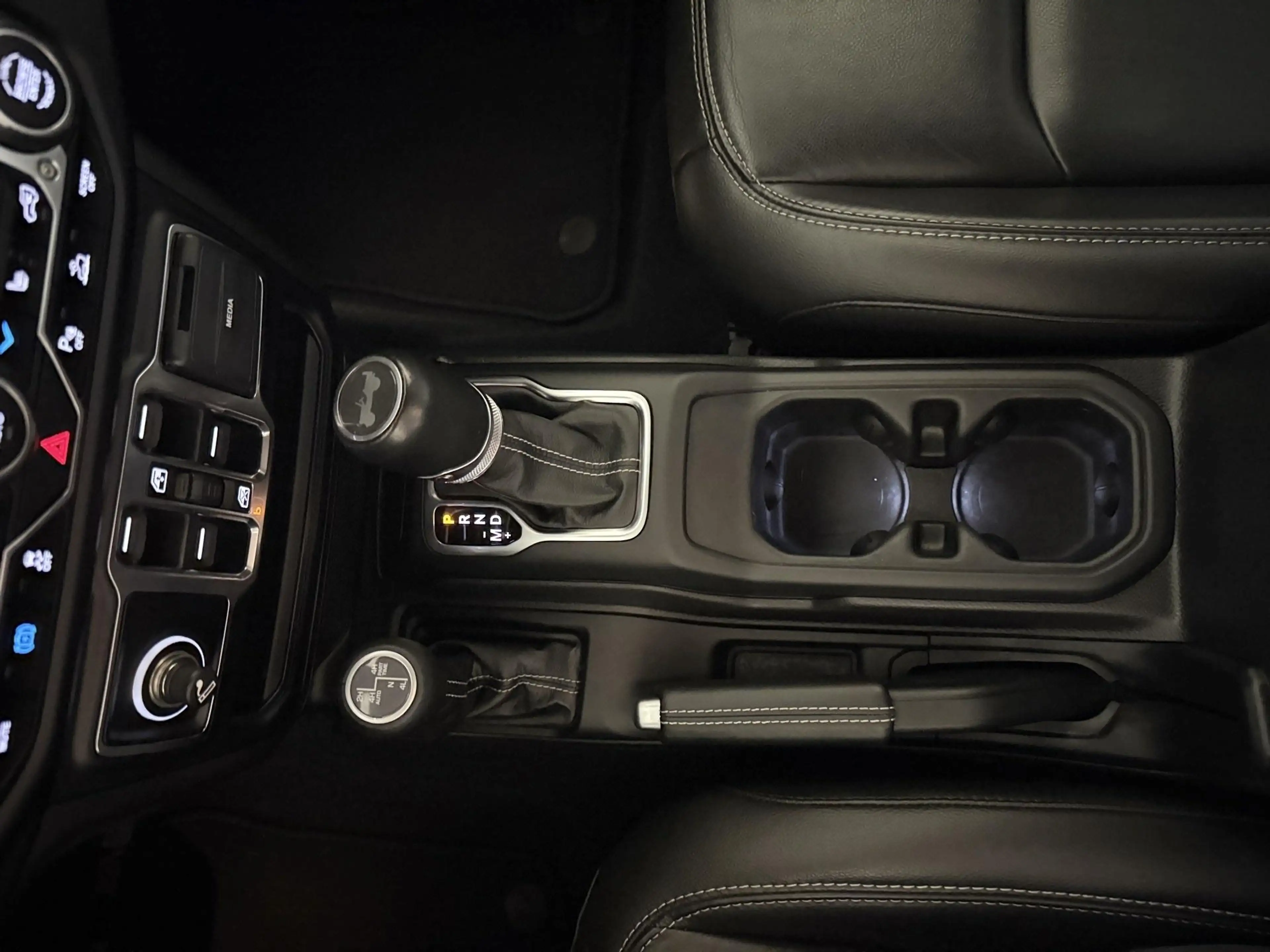 Jeep Wrangler 2.0 T-GDi Unlimited Sahara Automatik — photo 10