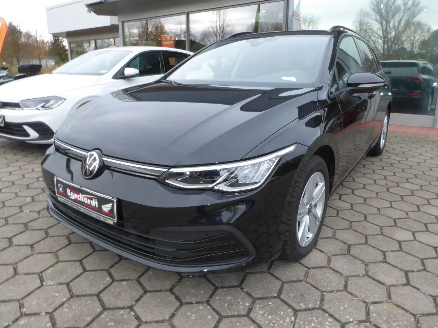 Volkswagen Golf VIII Variant Life, SHZ, Kamera, AHK Schwarz - 1