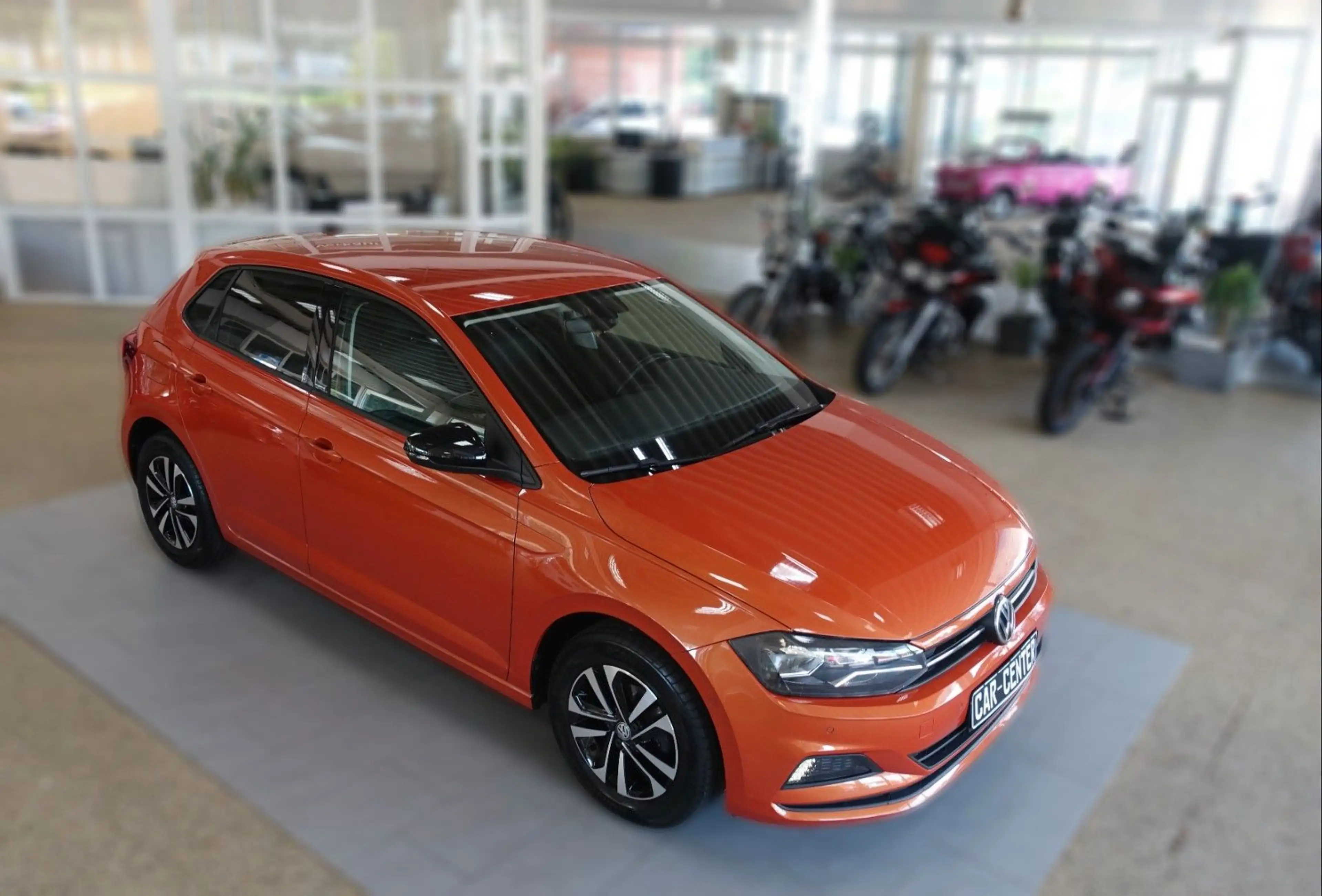 Volkswagen Polo VI IQ.DRIVE "ENERGETIC ORANGE" — photo 4