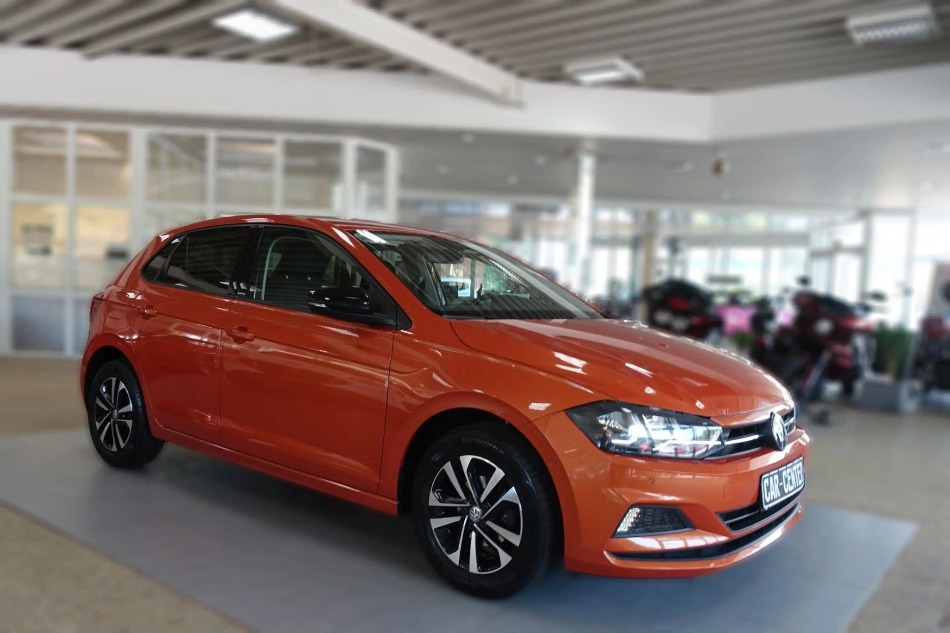 Volkswagen Polo VI IQ.DRIVE "ENERGETIC ORANGE" — photo 2