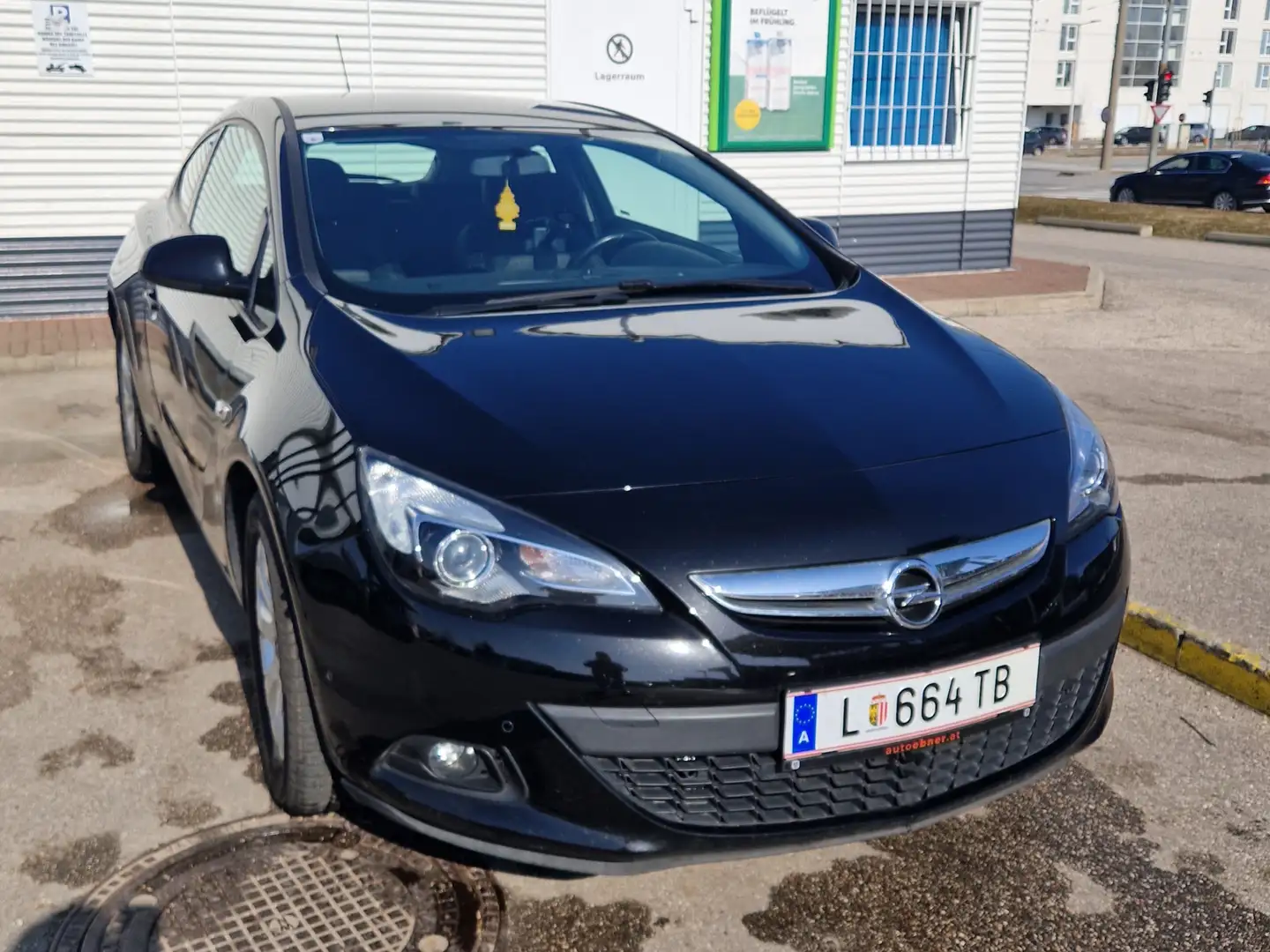 Opel Astra GTC Schwarz - 1