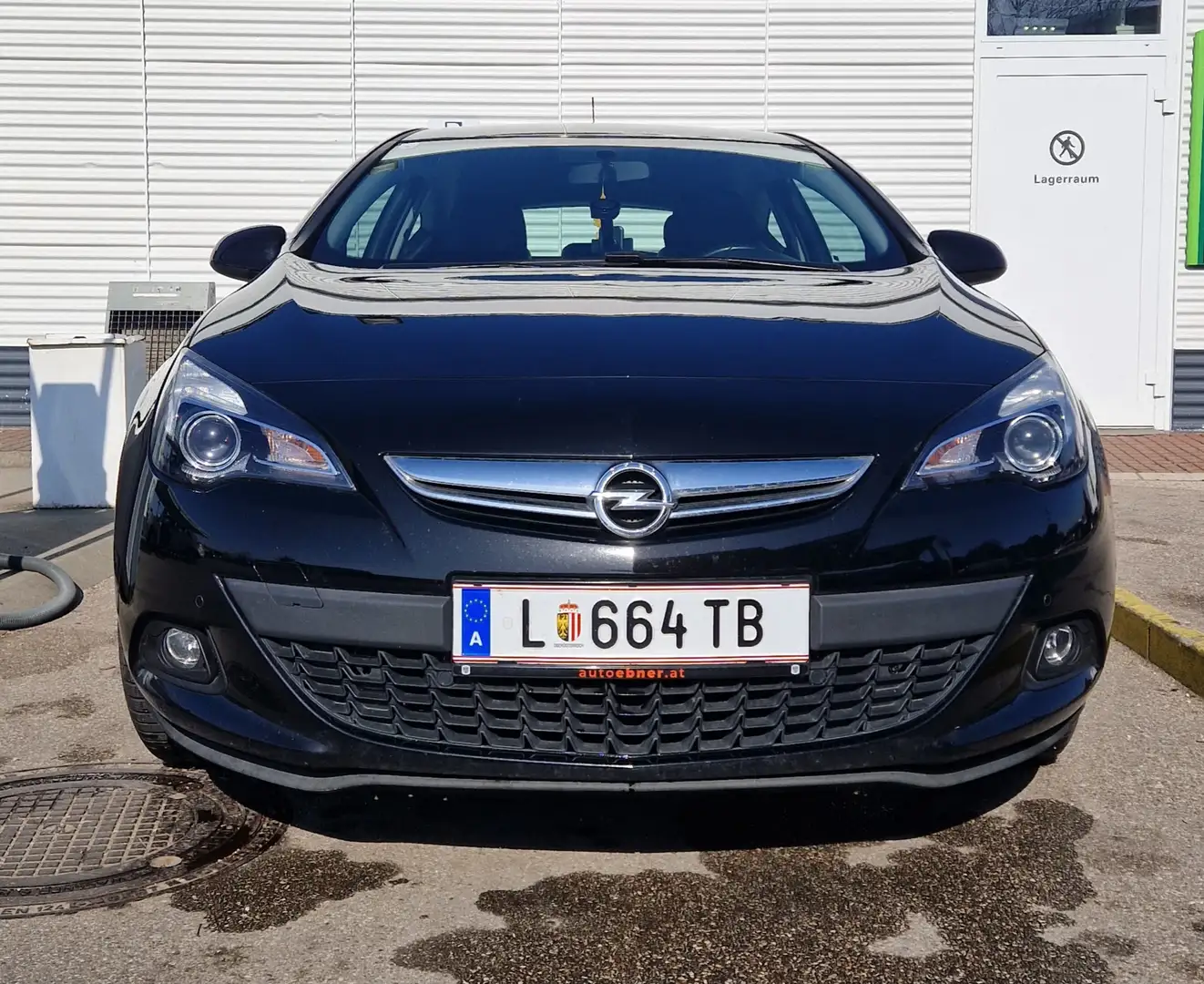Opel Astra GTC Schwarz - 2