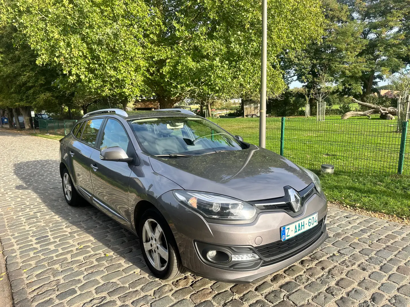 Renault Megane Mégane SW 1.5 dCi Limited Grau - 1