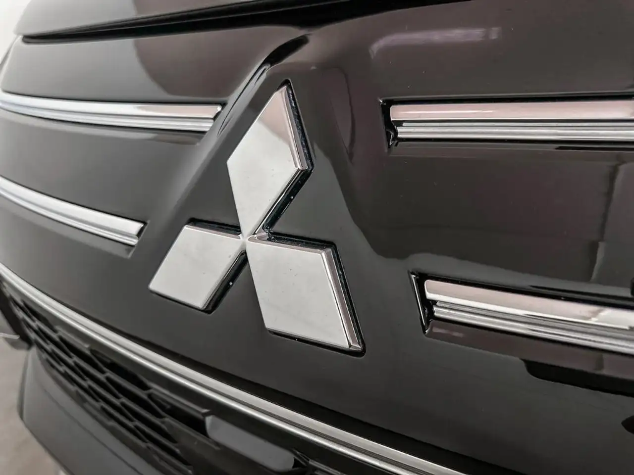 Mitsubishi Outlander снимка Mitsubishi Outlander