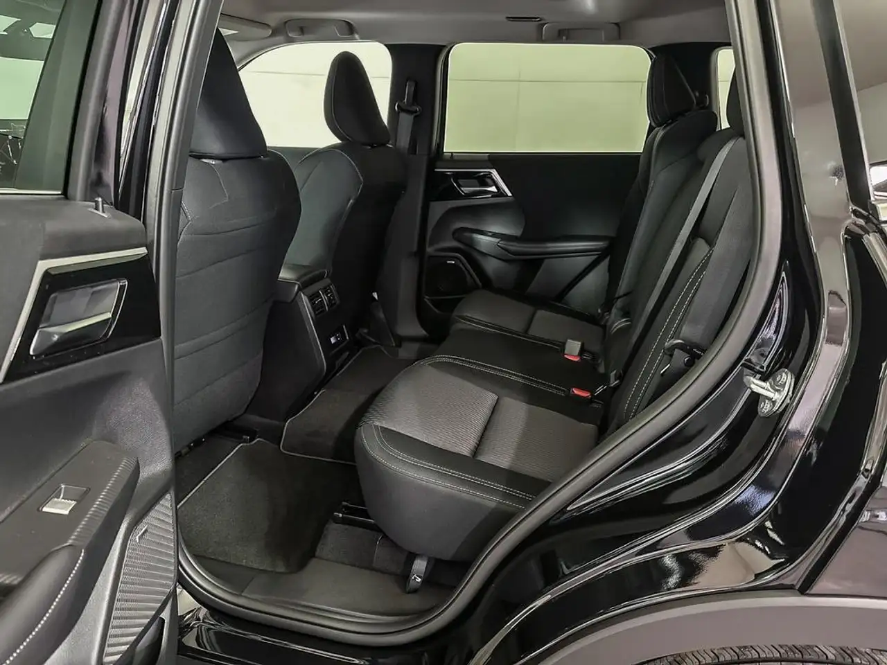 Mitsubishi Outlander снимка Mitsubishi Outlander