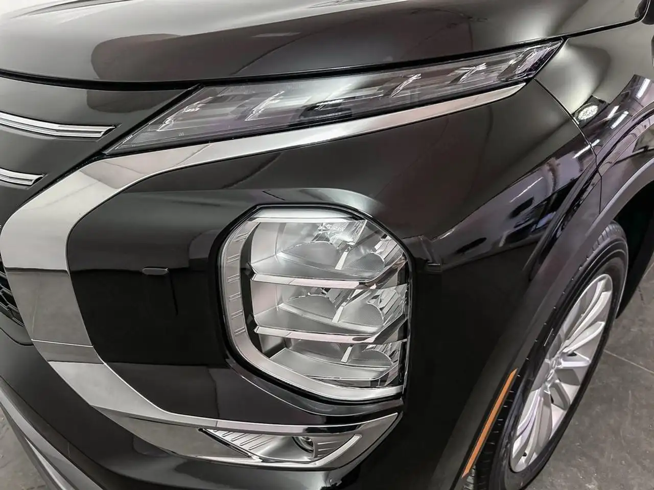 Mitsubishi Outlander снимка Mitsubishi Outlander