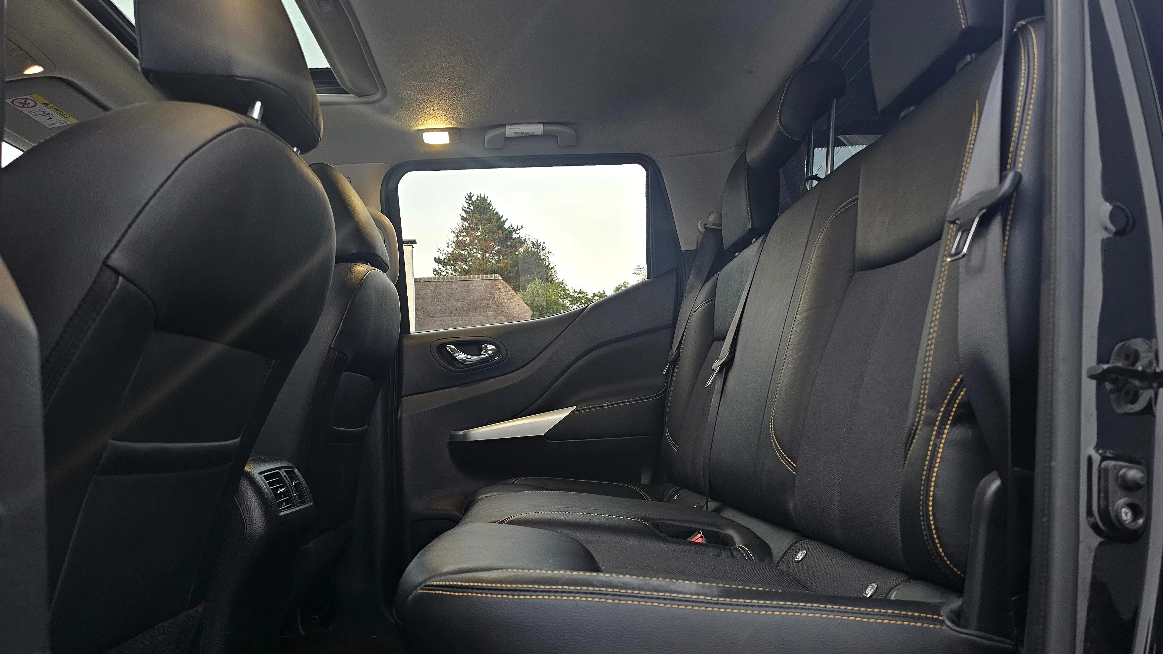 Nissan Navara 2.3 dCi 4WD N-Guard *Black Edition *Onderstel daktent *Verlichting — photo 14