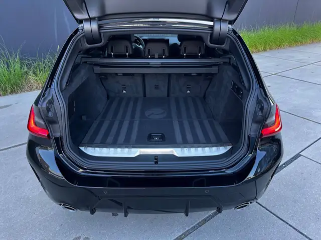 BMW 3 Series view 27