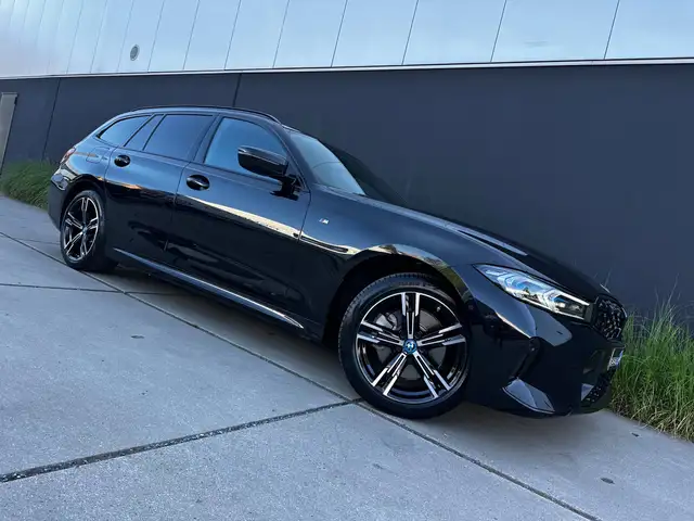 BMW 3 Series view 9