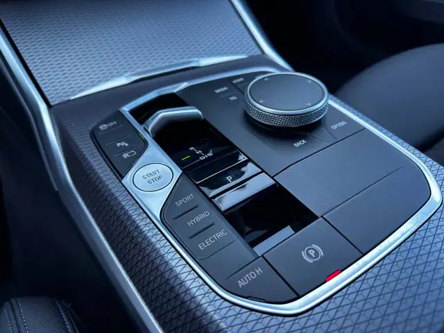 BMW 3 Series view 24
