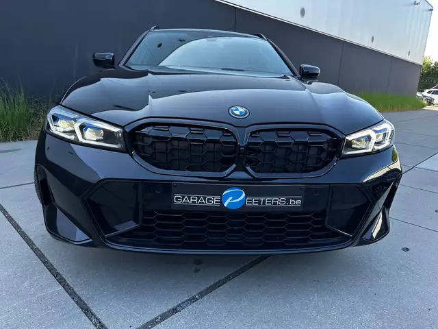 BMW 3 Series view 5