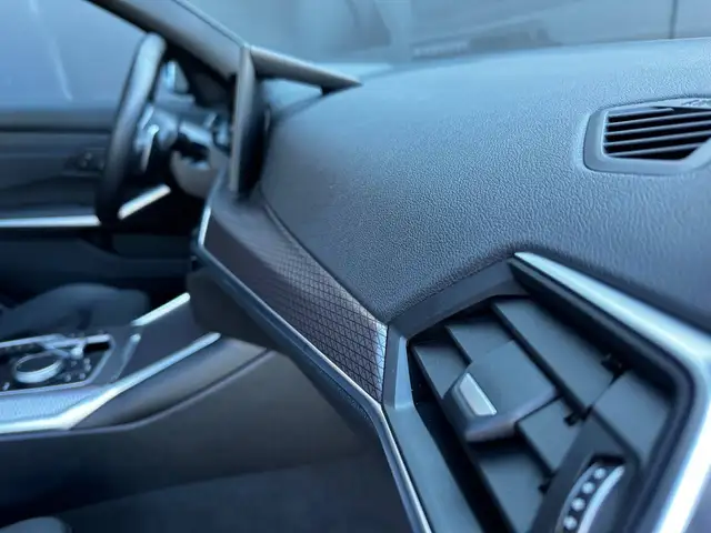 BMW 3 Series view 17